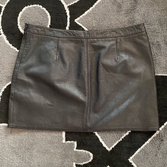 Zara mini leather skirt - Picture 2 of 6